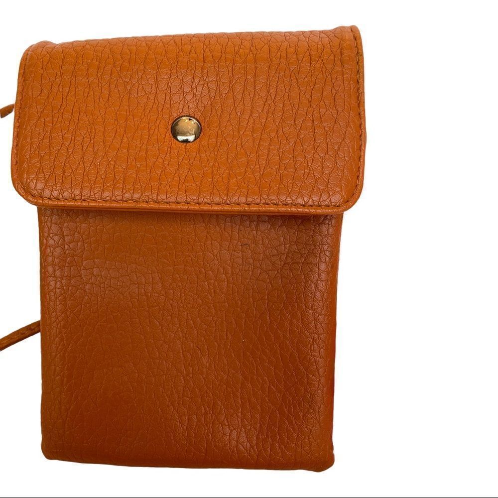 EXPANDABLE PEBBLE CROSSBODY